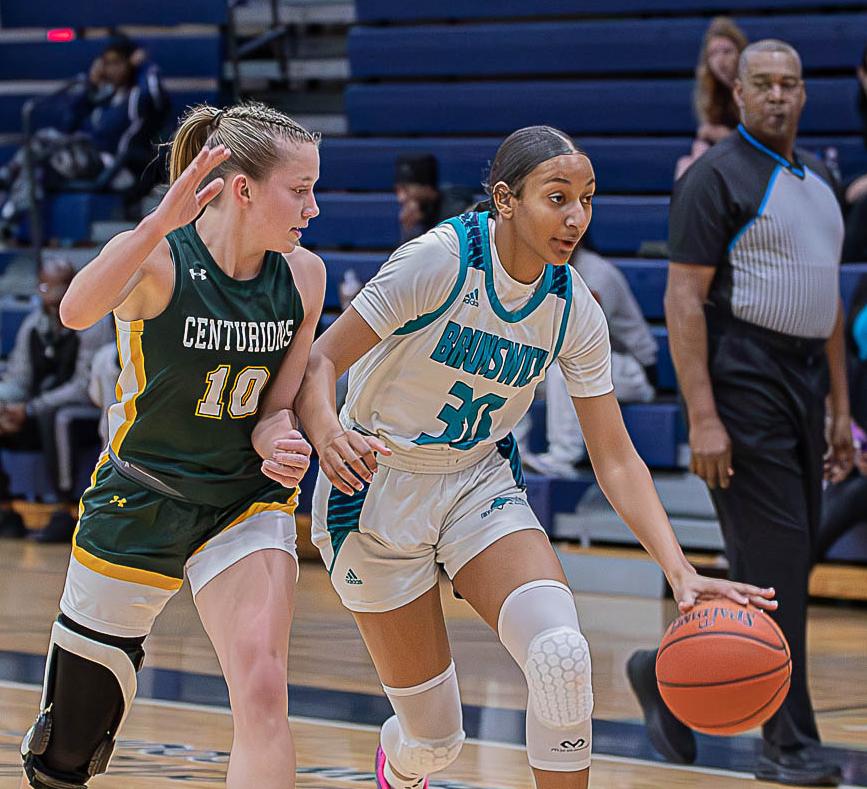 Faith Farmer led the Lady Dolphins with 24 points